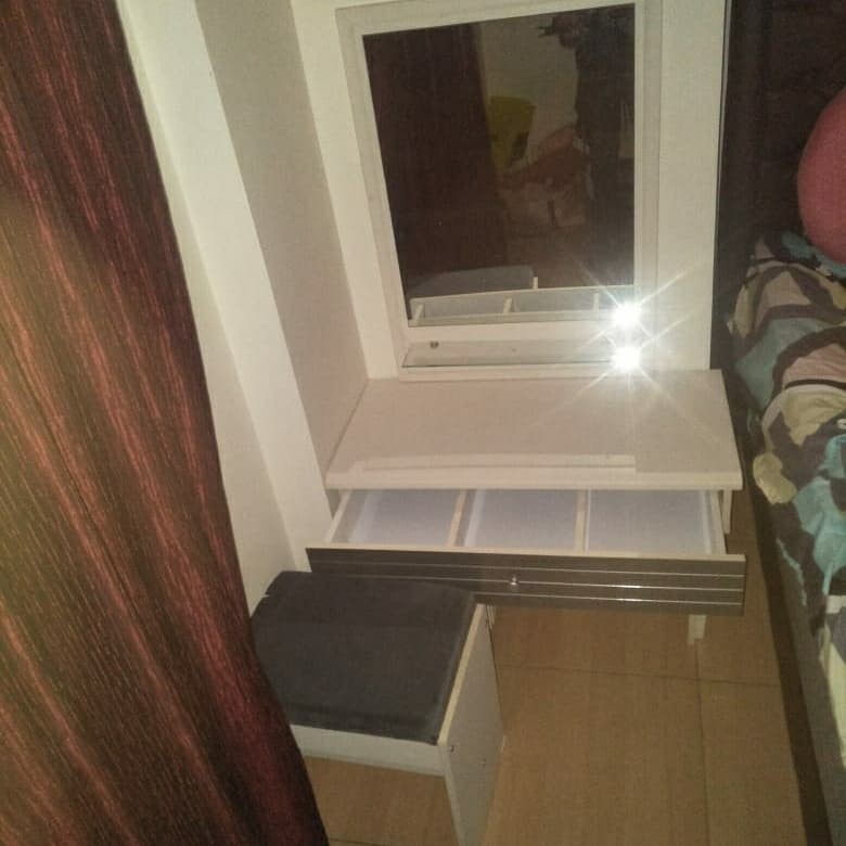 Meja Rias Rak Makeup